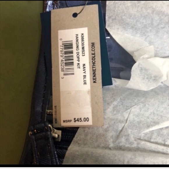 Kenneth Cole Reaction Toiletry Travel Bag w Hanger - Picture 2 of 4